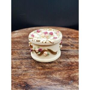 Vintage Elegant Dezine Cake Trinket Box